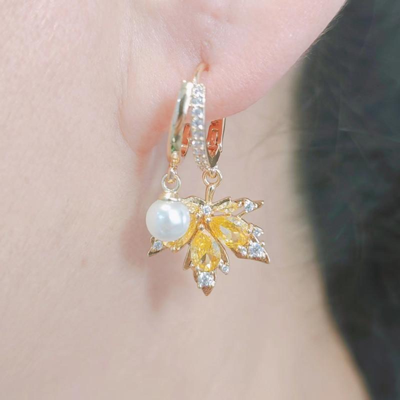 Koreanische Trend Zirkon Red Maple Leaf Imitation Perle Baumeln Ohrringe für Frauen Mode-Statement Gold Farbe Ohrring Schmuck