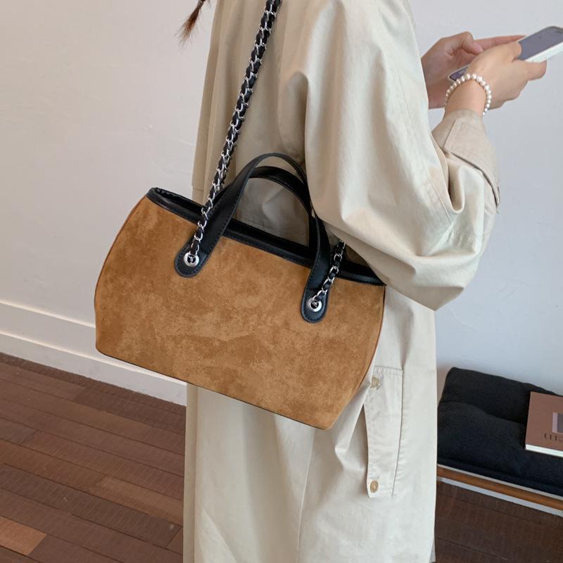 Large capacity bag women's 2025 new trendy hand bag retro suede chain shoulder bag commuter tote bag