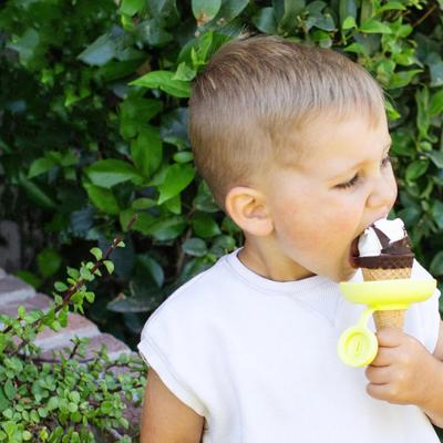 4Pcs Ice Cream Holder for Kids Drip Catcher Silicone Popsicle Holders Odorless Easy To Clean Melting Ice Cream Protector for Home Kitchen Outdoor