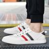 Höstmode vardagliga herrskor andningsbara boardskor låga snörskor små vita herrskor bekväma och trendiga enkelskor
