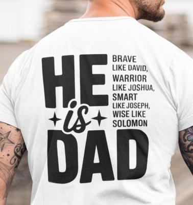 On Jest Tatą T-Shirt – Chrześcijański Prezent na Dzień Ojca – Koszulka dla Taty Opierająca się na Wierze – Prezent