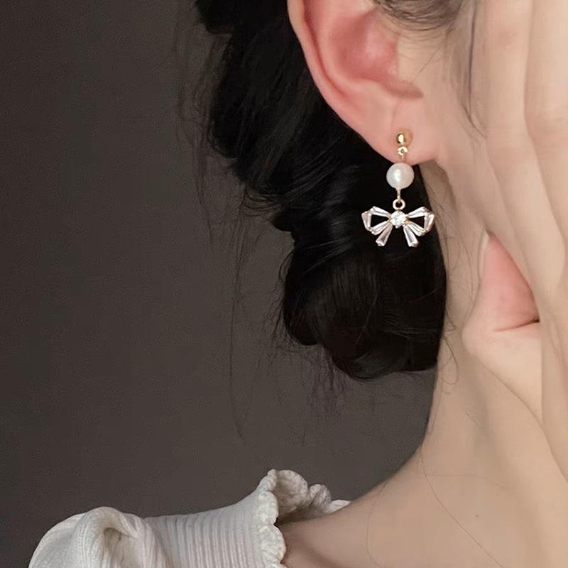 Bow earrings, mosquito coil disc, ear clips without ear piercings, female gentleness and girlliness, stud earrings, fresh and sweet pearl earrings.