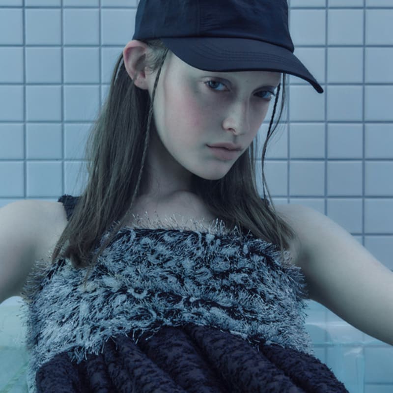 poesiedame PARACHUTE CAP IN BLACK