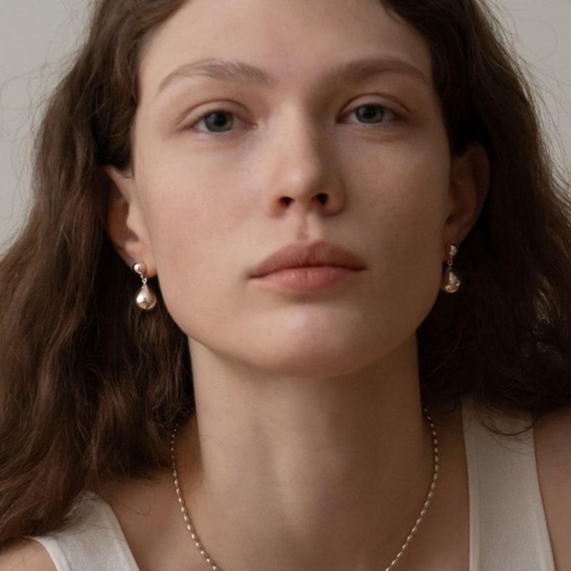 Dawn of Me Forte Rosee Örhänge