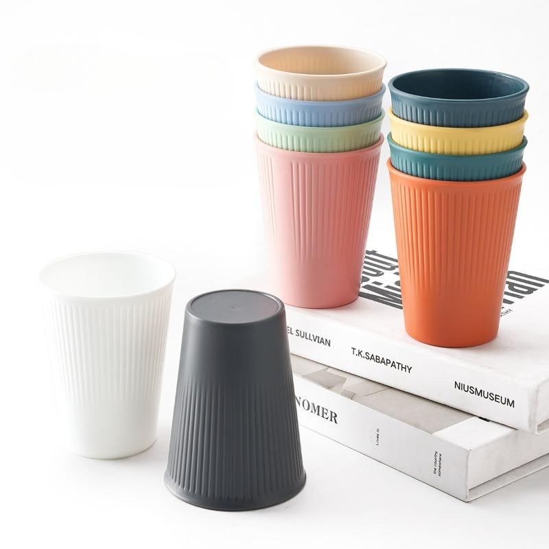 PP-Wasserbecher - Haushalts-Kaffeebecher-Set - Einfacher und kreativer vertikaler Muster-Kunststoff-Wasserbecher - Zahnbürstenbecher - Mundspülbecher