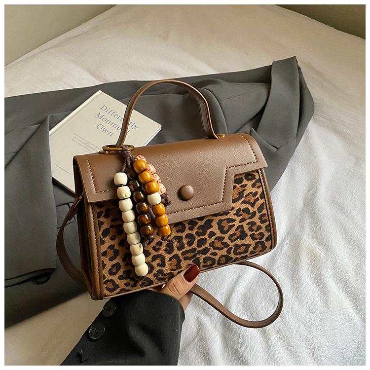 

Retro fashion handbag women s 2025 new high-end casual small square bag commuter popular shoulder messenger bag