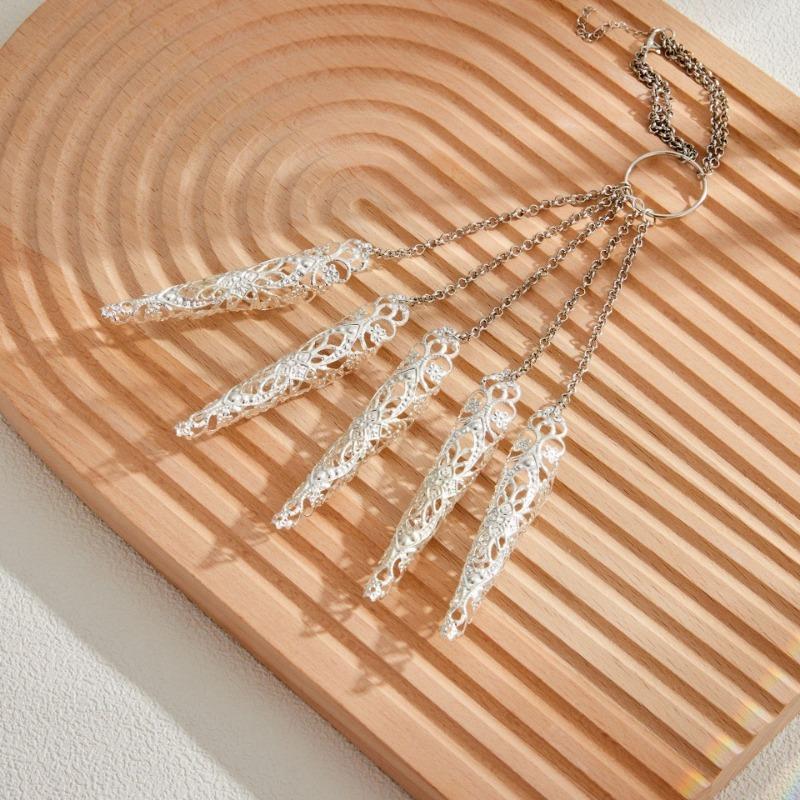 1PC European and American jewelry, Gothic Halloween chain finger bracelet, personalized tapered fringed nail back chain