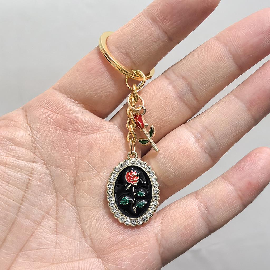 Retro French Palace Style Keychain Alloy Rhinestone Rose Pendant Luxury Bag Charm Couple Family Keychain Pendant