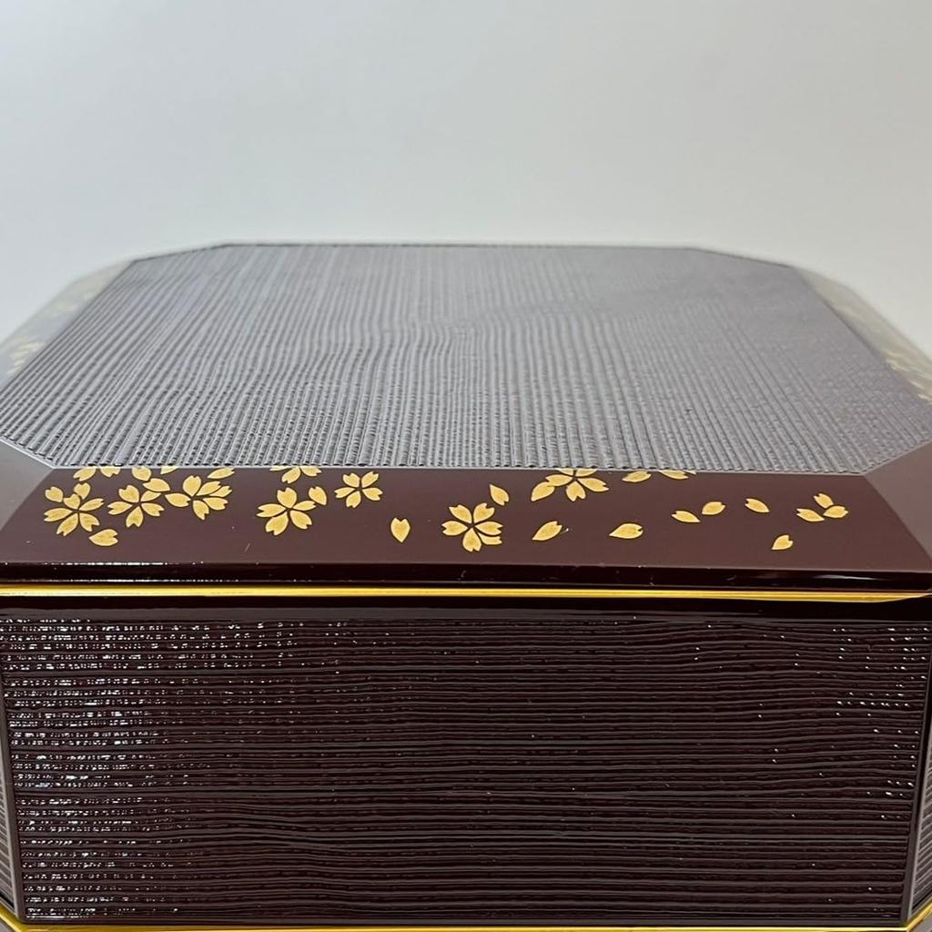 Yamanaka Burnt Size with Tamari Sakura Lacquerware, Cedar, Three-Tiered Box, 6.0, Finish, M12472-9