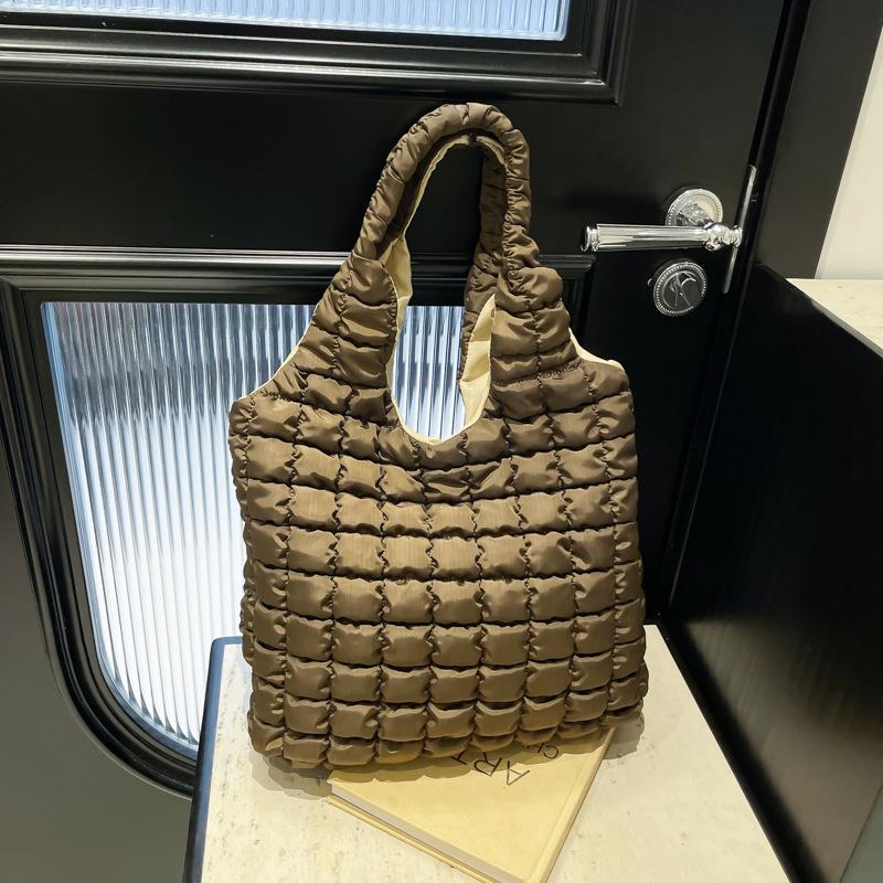

Large capacity, high quality, thickened cotton clothes, soft checkered leisure commuting leisure, portable shoulder tote women s bag коричневый