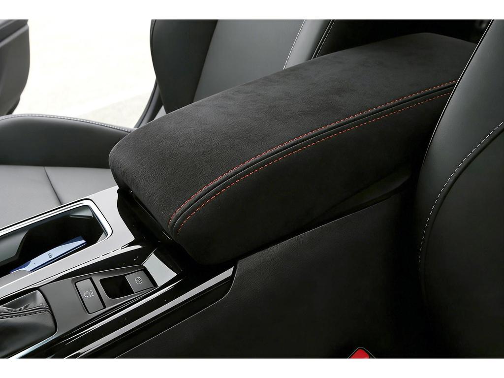Microfiber Leather Armrest Cover for 2024-2026 Camry 9th Gen - Durable, Wear-Resistant, and Dirt-Resistant.