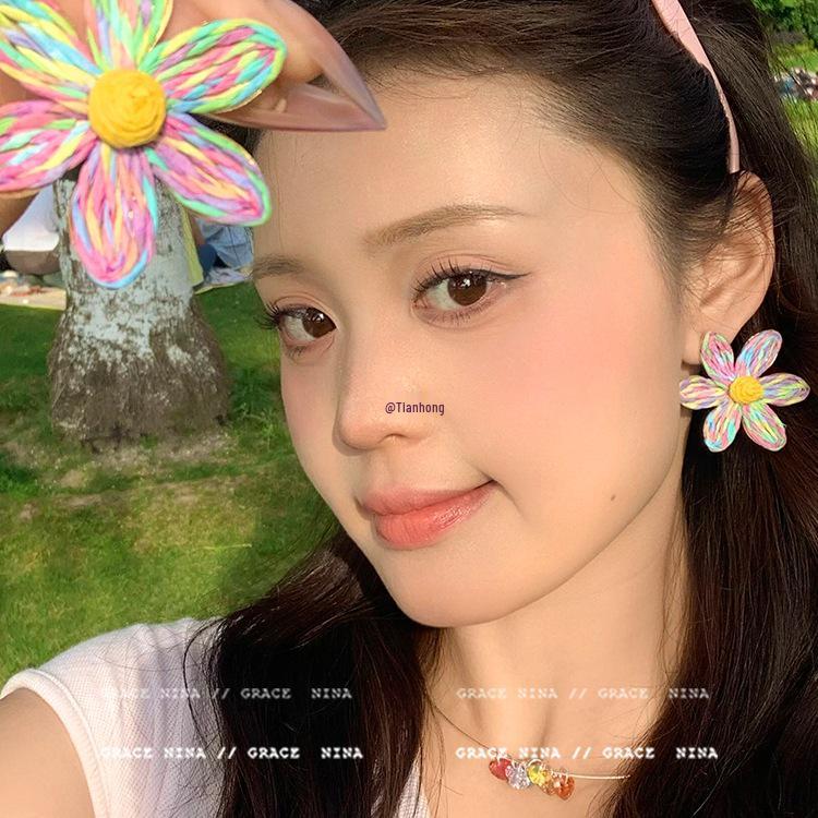 Seaside Chic: Resort-Style Woven Flower Stud Earrings – Perfect Island Accessories for Summer!