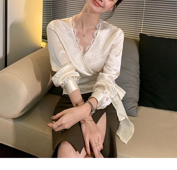 2026 Spring Floral Jacquard Satin Top: Elegant V-Neck Sheen Shirt with Lace Patchwork and Long Sleeves for Women