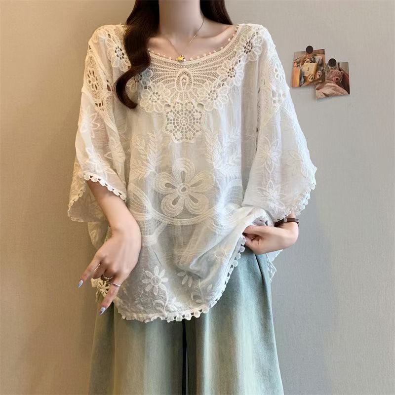 Summer Women's Loose Casual White Lace Blouse with Floral Patterns O-Neck Hook Flower Hollow Out Short Sleeved Lace Top