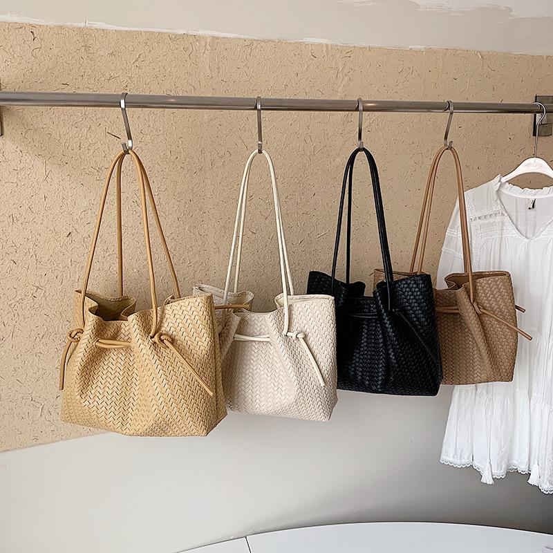 Korean Version Of The New Large-Capacity Bag Women'S Underarm Commuter Bag Woven Tote Bag Simple Shoulder Mother And Child Bag Women