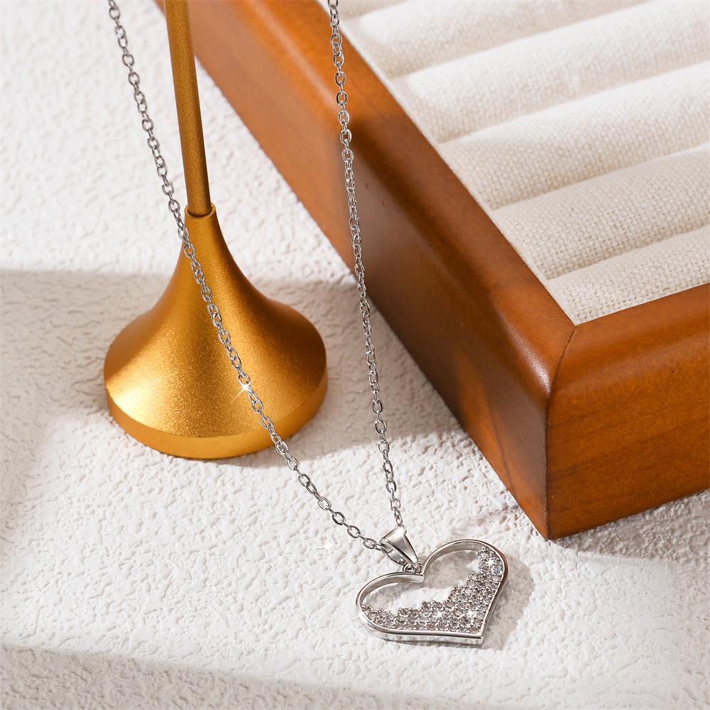 Simple Fashion Titanium Steel Women's Necklace - Non-fading, Luxurious, Versatile, Korean Style Clavicle Chain