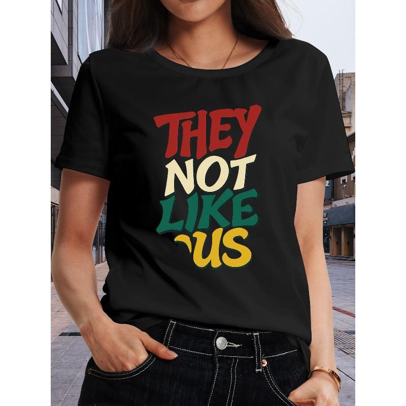 Tamanhos Europeus Feminino Camiseta Gráfica "They Not Like Us" - Camiseta Streetwear com Declaração, Letreiros Color Block, Tecido Macio Respirável com Elasticidade Média