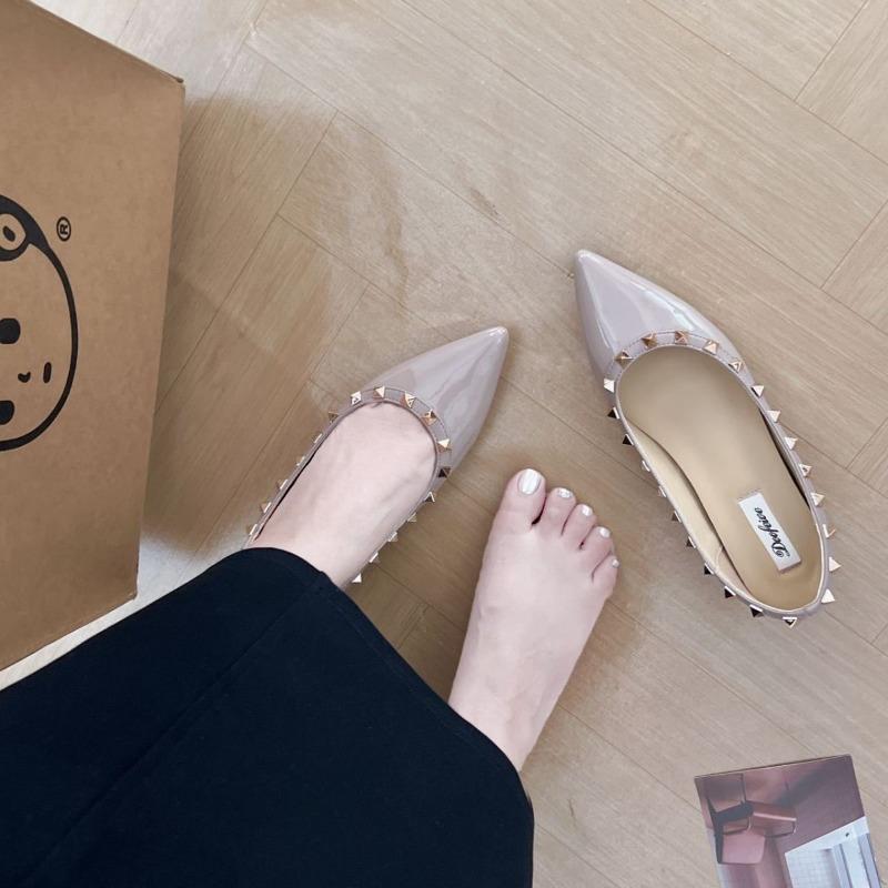 Pointed head rivet single shoes femininity patent leather outer wear willow laden shoes gentle nude flat shoes women