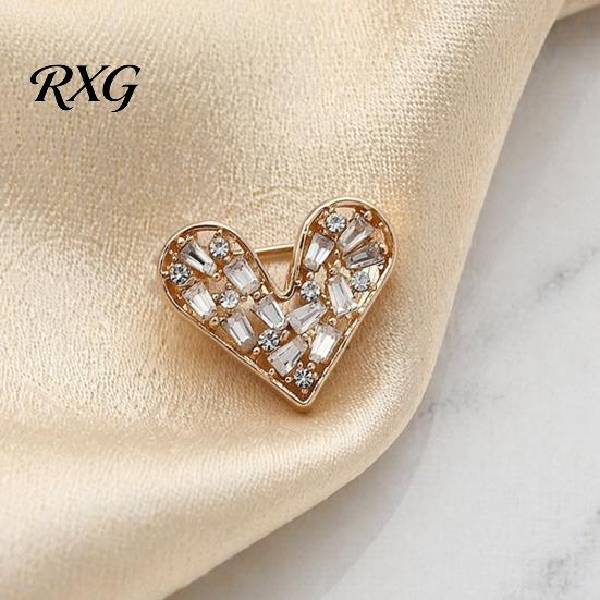 Love Brooch Brooch, with Shiny Rhinestone Decor, Strong Buckle Secure Fit Sturdy Elegant Pin Alloy Classic Heart Shape Versatile Clasp Pin, for Coats