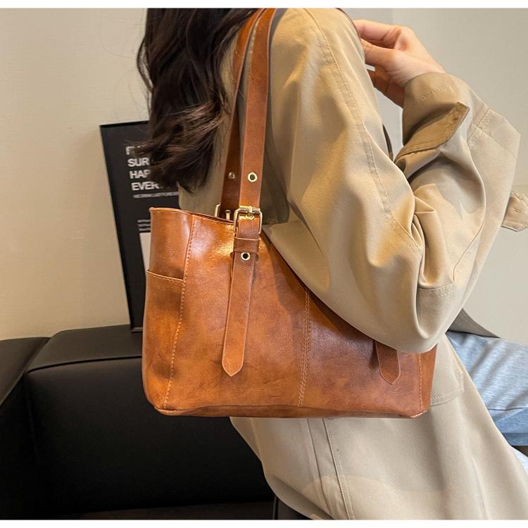 

2025 Женская сумка-тоут через плечо большой вместимости: Элегантная и модная сумка подмышку для тех, кто ездит на работу One size коричневый