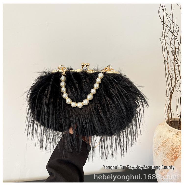Luxury Autumn/Winter Women s Plush Furry Crossbody Bag with Pearl Chain чёрный