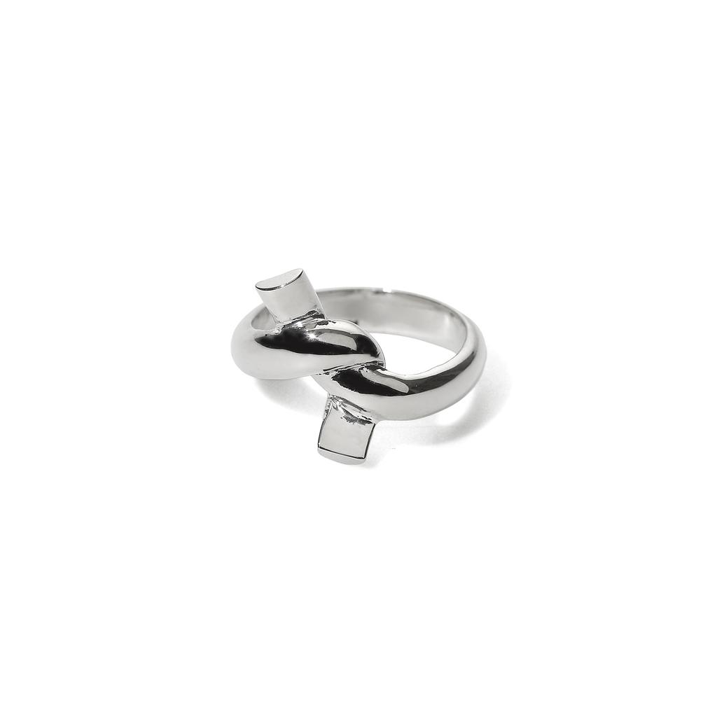 Mondeligne Flowing Knot Ring