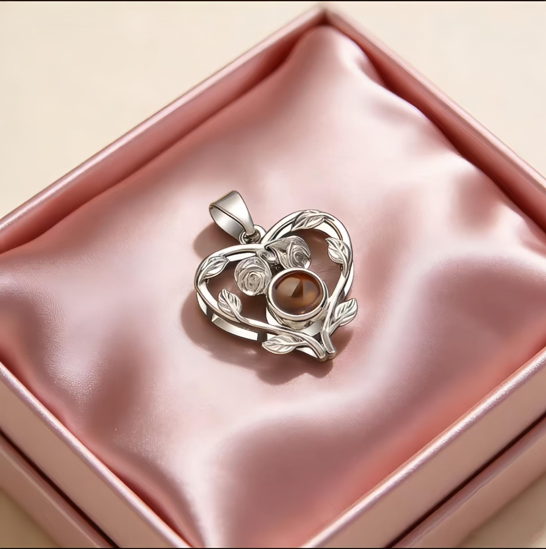3D Rose Heart Pendant Necklace with Rhinestones for Women - Exquisite Clavicle Chain Accessory
