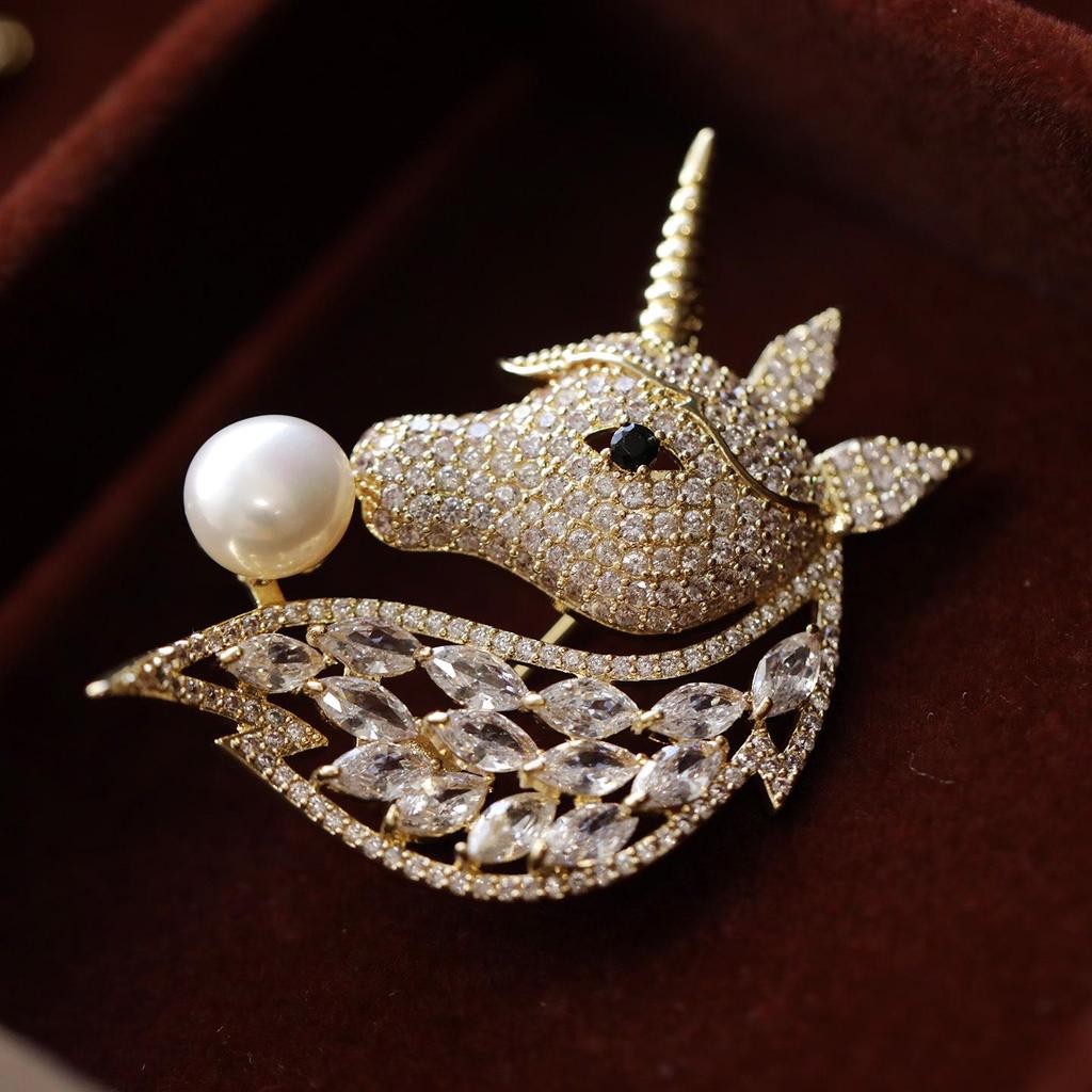 Bo Xin Yun Luxury Rhinestone Unicorn Pearl Brooch: High-End Clothing Accessory & Gift