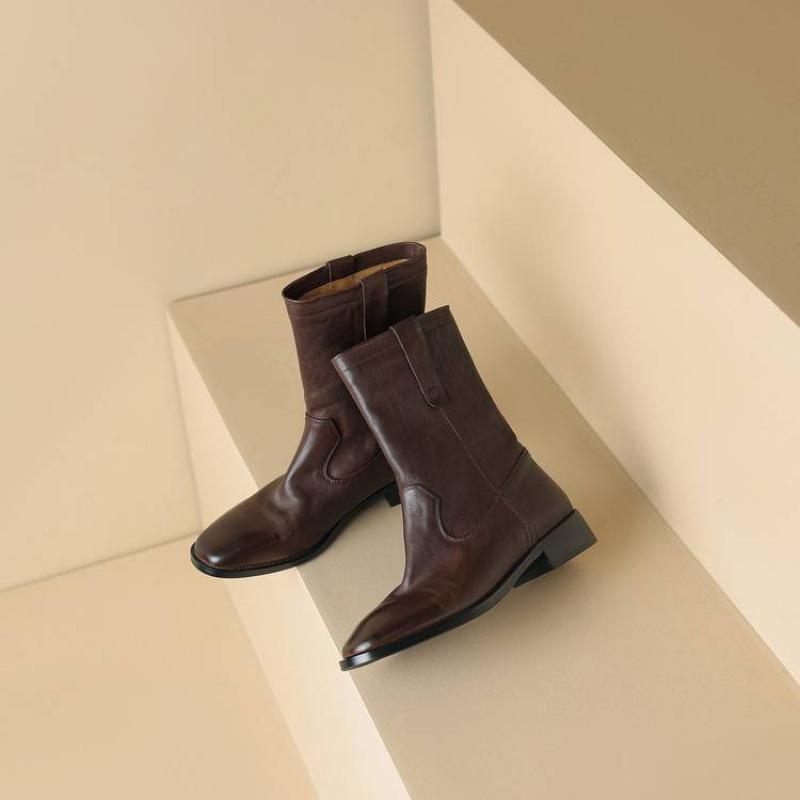 

Korean version of the new medium heel large size solid color leather women s boots sleeve square heel leather fashion boots autumn and winter cowhid 40