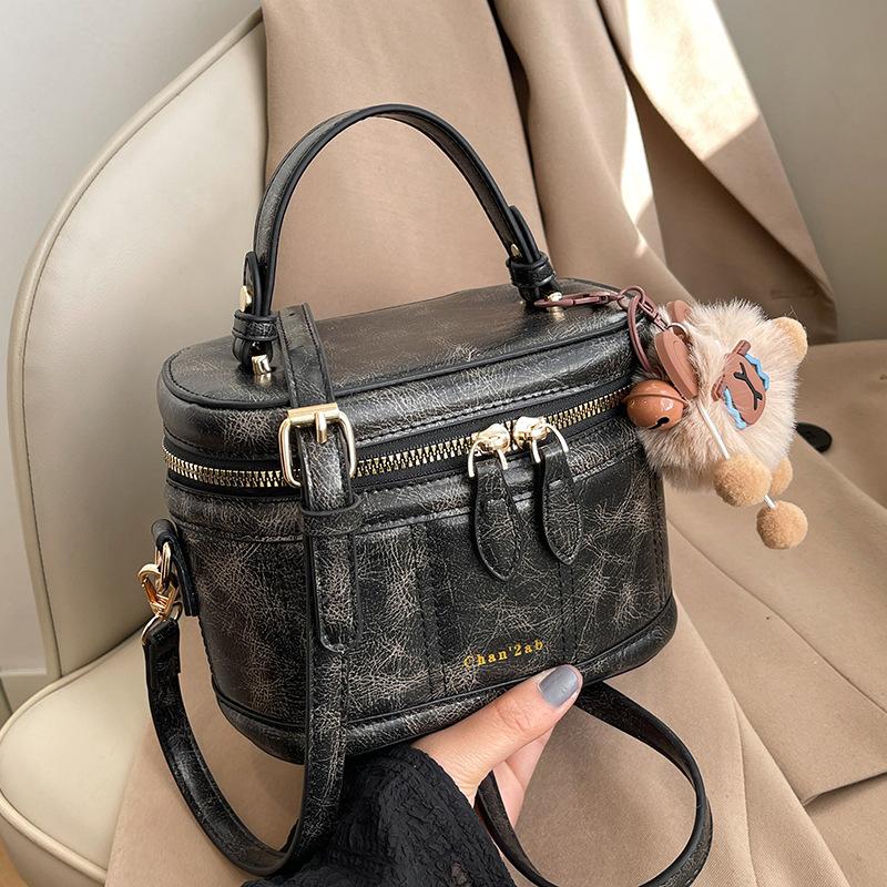 2025 Trend Simple Fashion Retro Maillard Hand Carry Box Bag Versatile Commuter Premium Messenger Women's Bag
