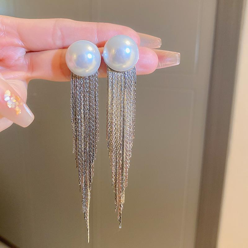 European and American Personalized Metal Fringed Earrings Niche Simple Long Stud Earrings High-end Light Luxury Earrings Women