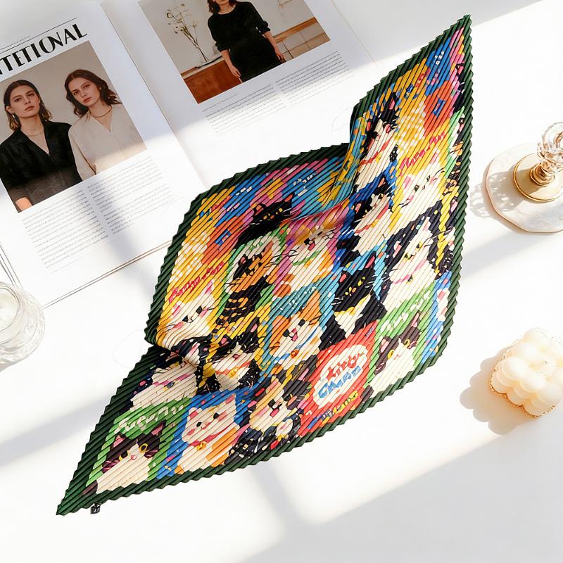 

Women s Rhombus Pleated Silk Scarf with Flower Print Retro Neck Bandana Fashion Accessory