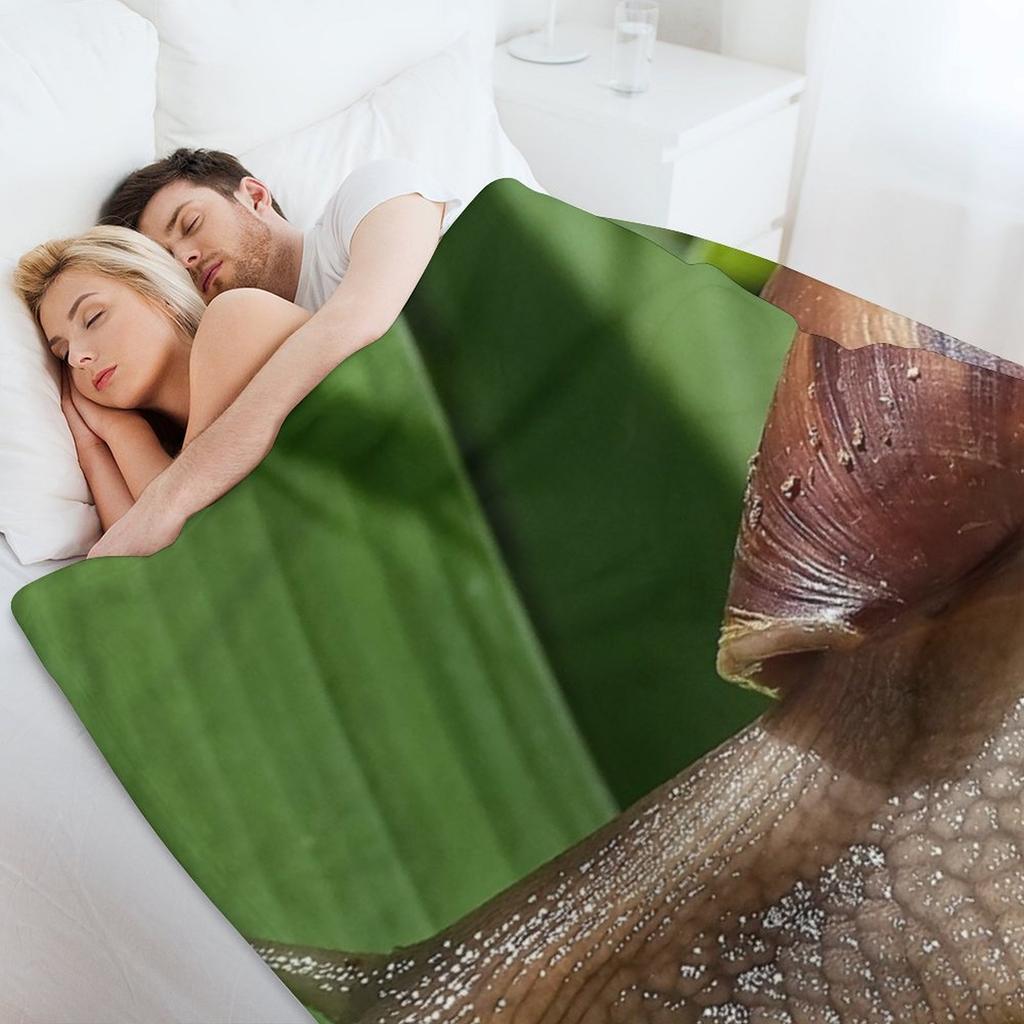 Large Brown Snail Ahatina On Green Leaf - Funny Science Biology Gift Throw Blanket Soft Blankets For Bed Warm Winter Blankets