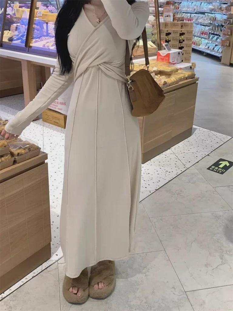 Women's Plus-Size French V-Neck Knit Dress - Autumn Slimming Waist Long Skirt