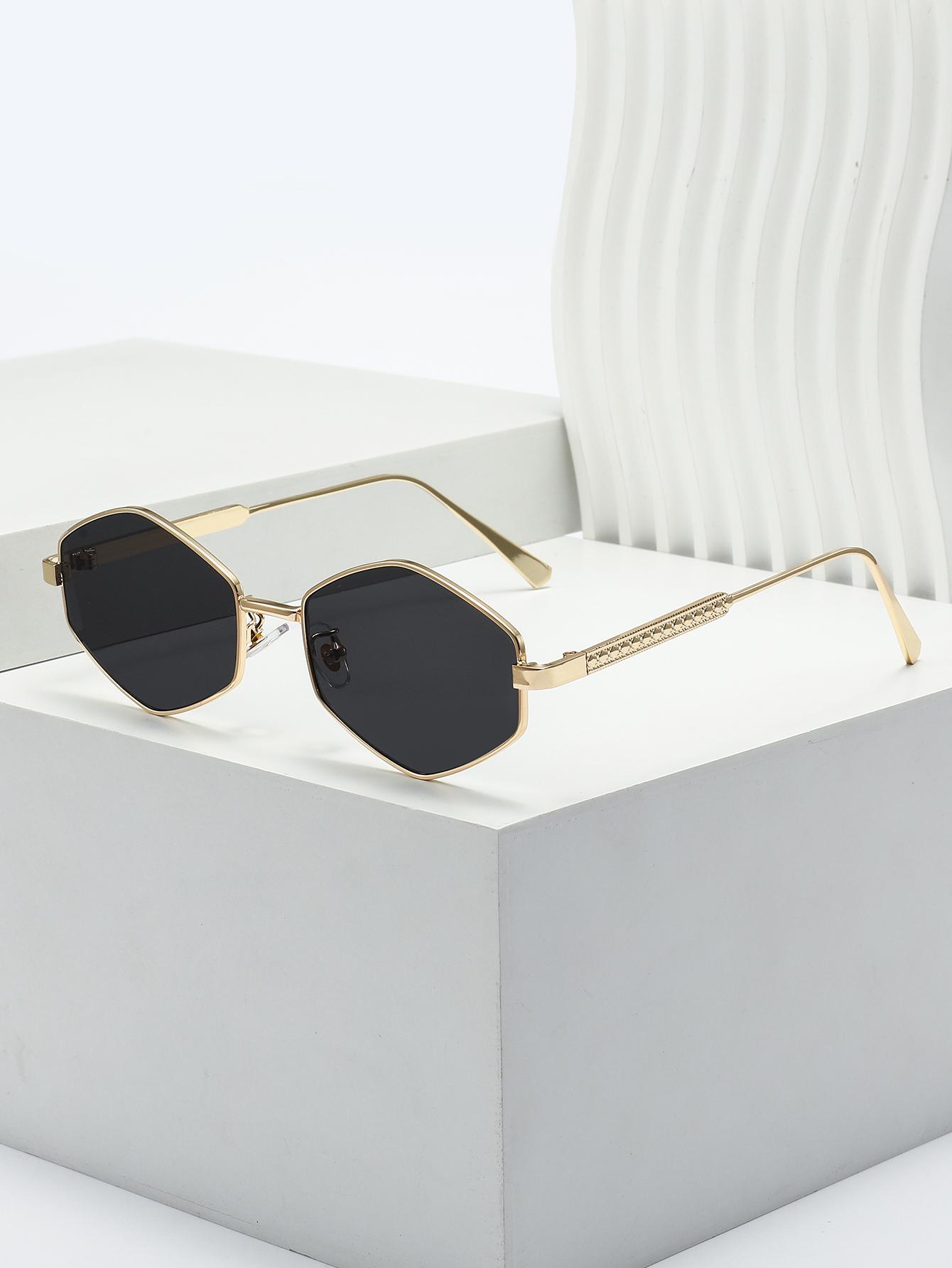 

1PC Geometric Frame Fashion Eyeglasses with Textured Leggings Elegant Simple Design for Daily Wear And Driving чорний