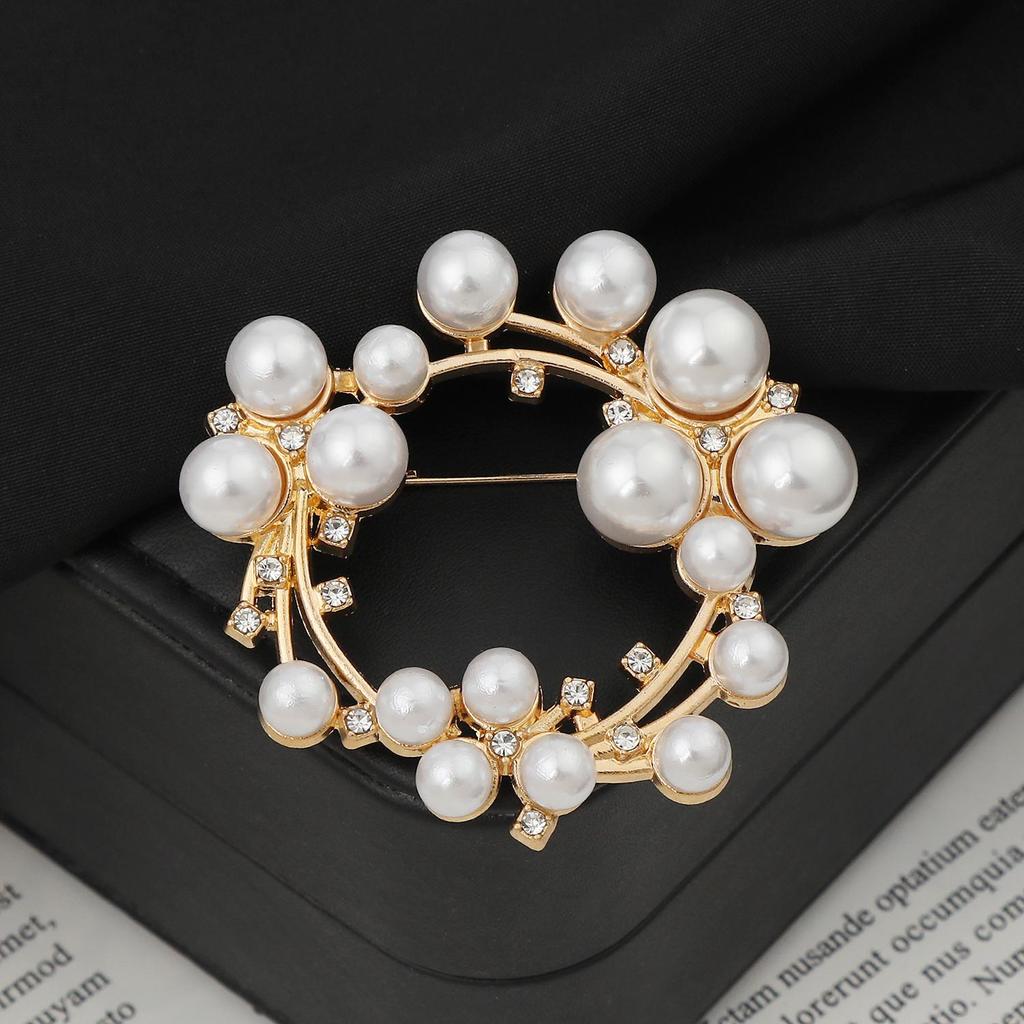 Elegant Versatile Light Luxury Corsage Brooch with Niche Design - Anti-Exposure Pin