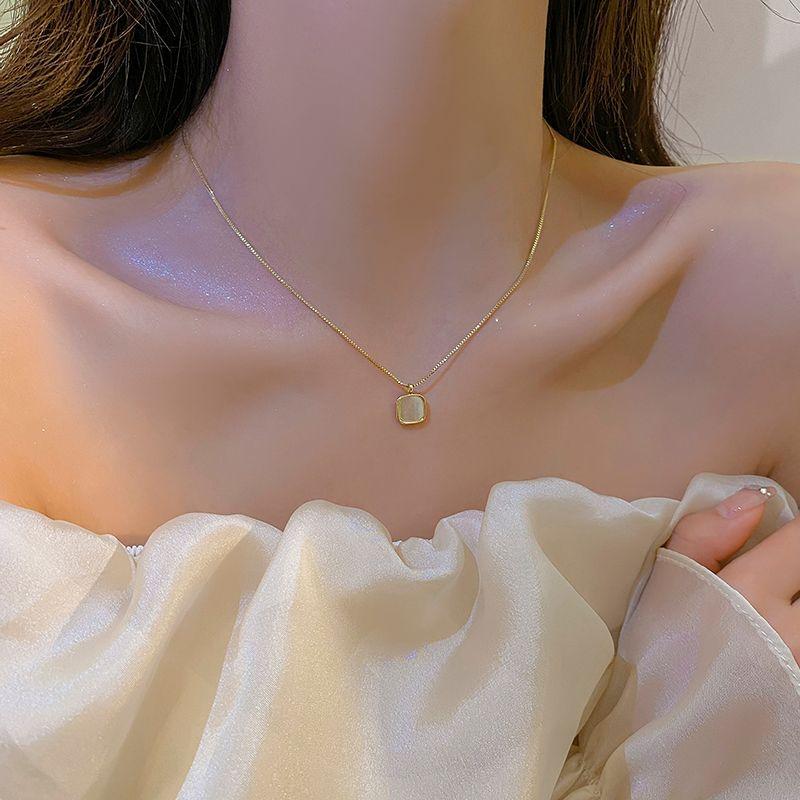 

Micro-Inlaid Bring In Wealth and Treasure Calabash Pendent Necklace for Women 2025 New Arrival Fancy Light Luxury Minority Clavicle Chain Ornament Geometric shell necklace