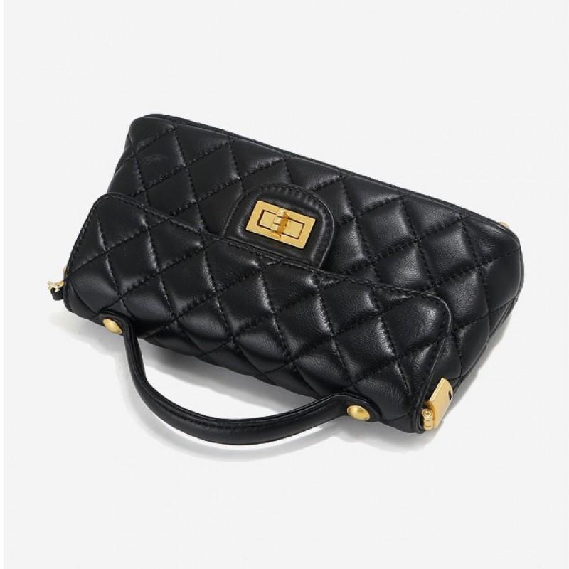 Borsa a tracolla quadrata piccola da donna in pelle con tracolla a catena, design trapuntato, stile minimalista urbano, per l'uso quotidiano