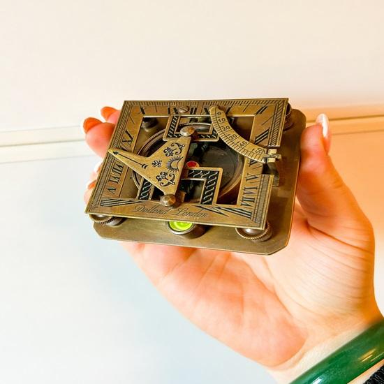 Sonnenuhr-Kompass im viktorianischen nautischen Stil mit Holzbox