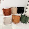 Große Damen-Wildleder-Handtasche mit Buchstabenmuster Magnetverschluss Samt-PU-Achseltasche Retro-Koreanischer Stil