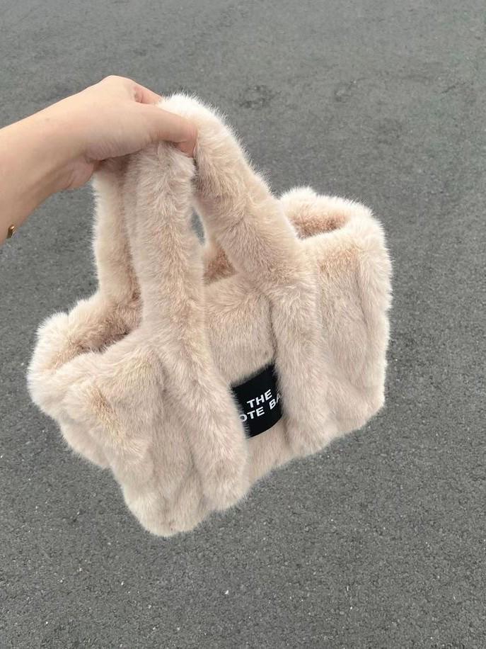 

Нишевая плюшевая сумочка: Вместительная милая и модная пушистая сумка-тоут, универсальная сумка через плечо/кроссбоди для ноутбука для женщин хаки