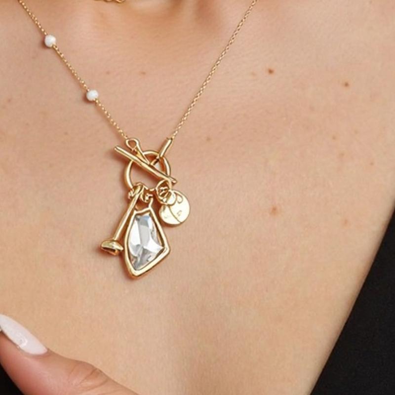 Elegant Geometric Cut Crystal Necklace With Adjustable Chain Length Feature Versatile Daily Jewelry Piece