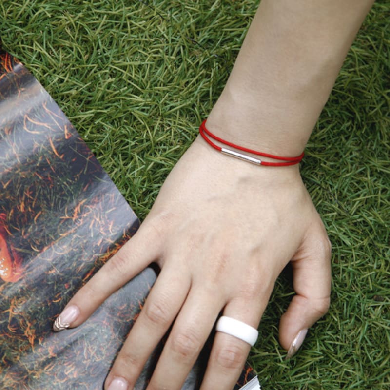 BE/GINS LA LIGNE DOUBLE STRING BRACELET RED