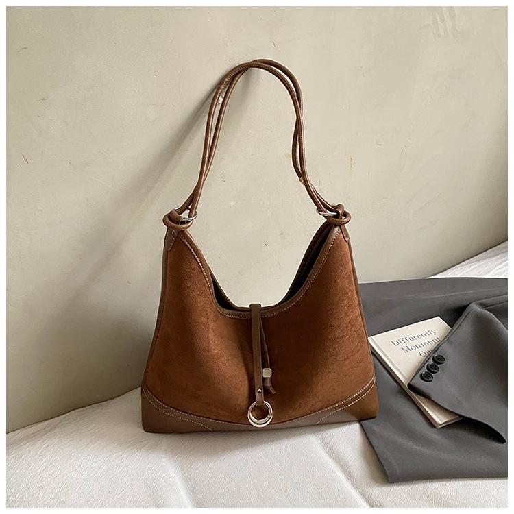 

Корейская версия женской сумки из матовой кожи 2025 осень новая модная повседневная сумка под мышкой сумка-тоут большая вместимость сумка на плечо женская коричневый