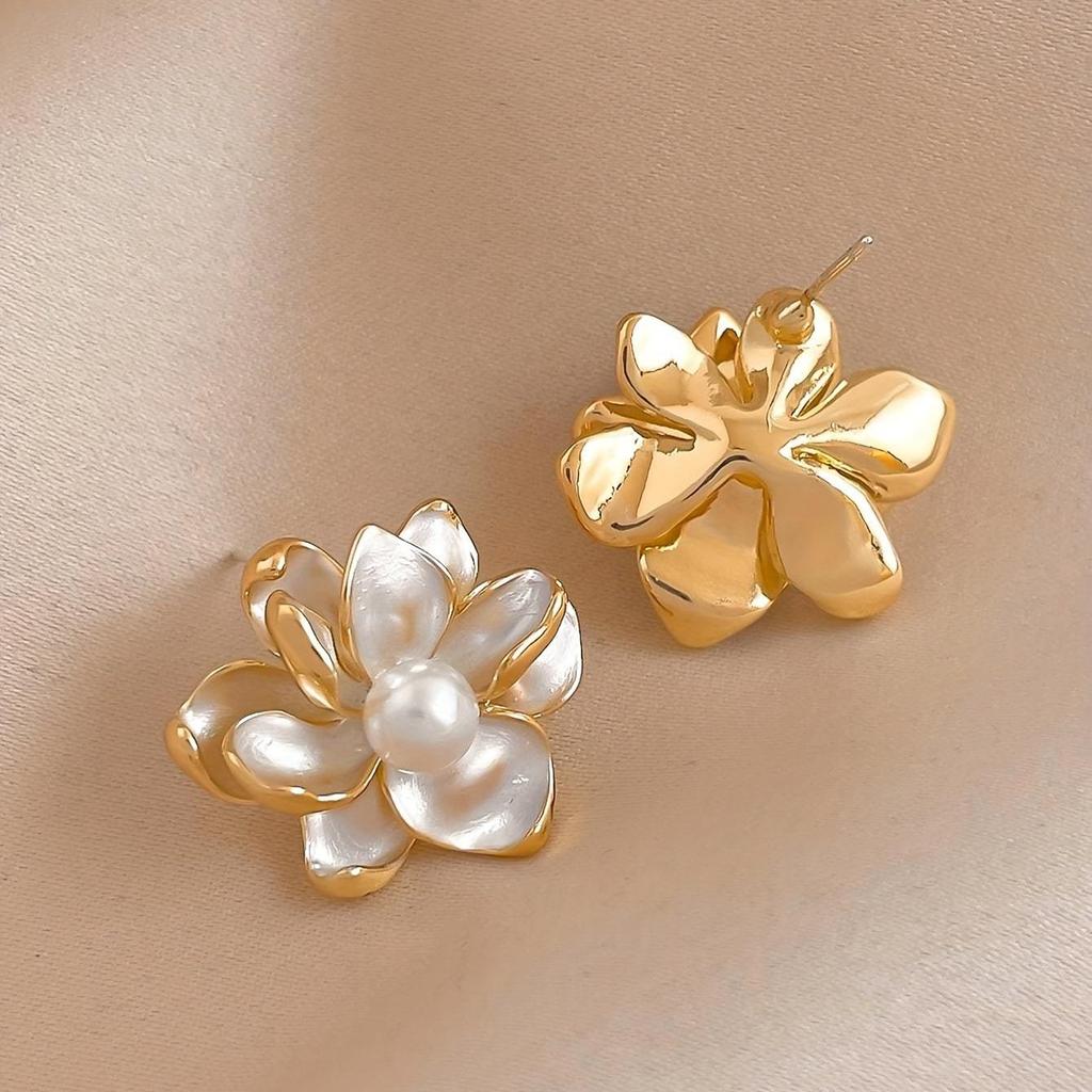 Imitation Pearl Flowers Geometry Stud Earrings for Women Simple Retro Temperament Fashion Sweet Personality Jewelry Gift