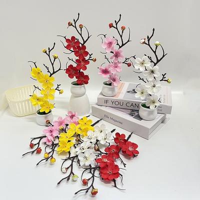 Rote Künstliche Pflaumenblumen im Topf Mehrfachblühend Simulierte Plastik-Falsche Blume Weißer Blumentopf Dekorative Blüte Bonsai