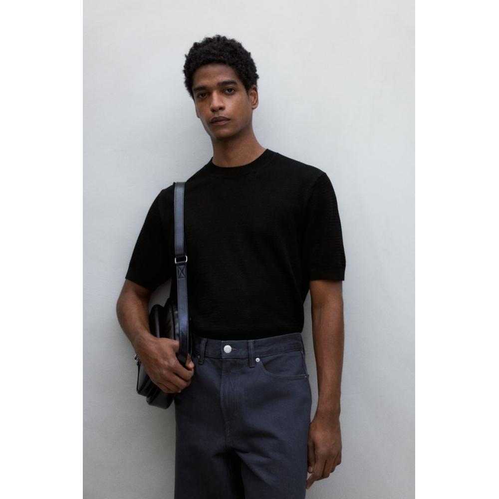 H M Regular FiT Hole KniT T sHirT Black