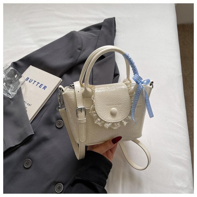 New fashion lace lace hand grip women s versatile shoulder bag textured crossbody bag PU handbag белый