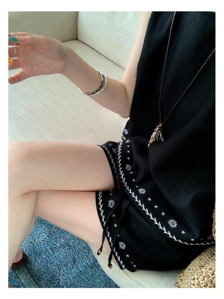 Chic Summer Sleeveless Women's Suit: Elegant Embroidered, Casual & Versatile Two-Piece with Loose Wide-Leg Shorts.