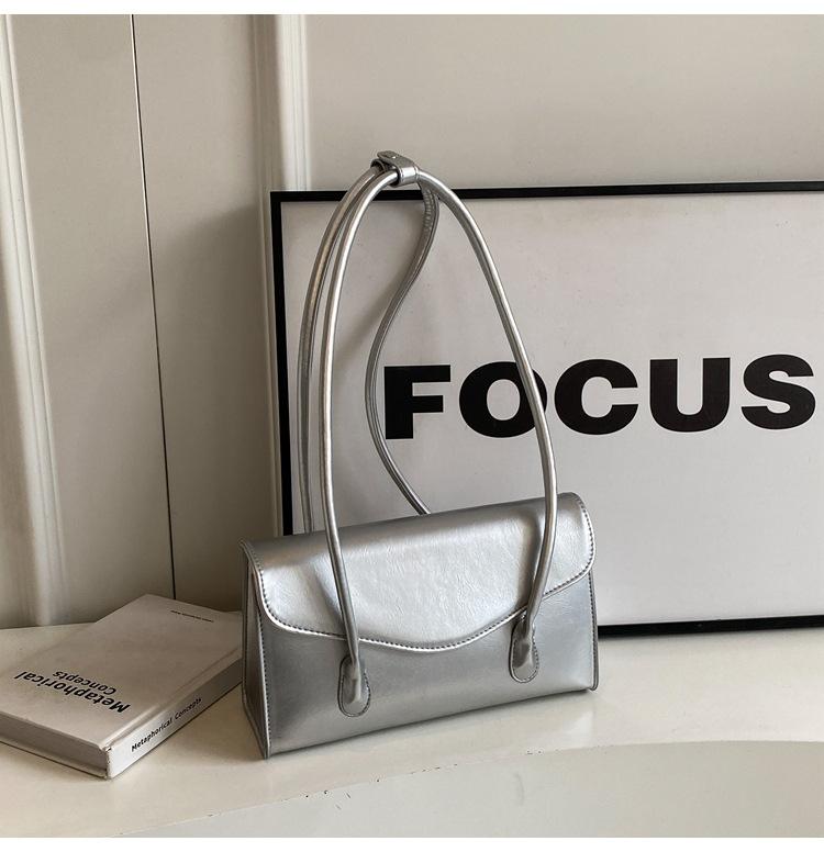 Korean niche underarm bag women's 2025 new trendy fashion portable commuter bag versatile large-capacity shoulder bag